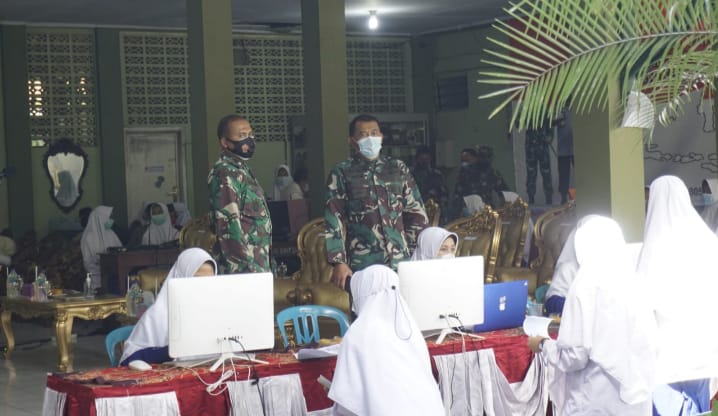 Dandim Ngawi Dampingi Danrem 081/Dsj Tinjau Serbuan Vaksin Di Pondok Modern Darussalam Gontor Putri