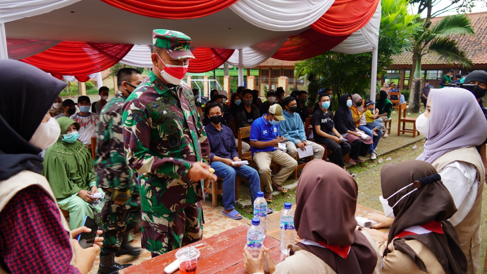 Gencarkan Serbuan Vaksinasi Kawasan Wisata Puncak, Danrem 061/SK Sasar SMAN 1 Megamendung