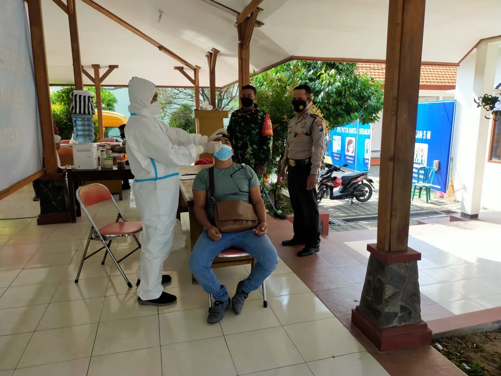 Enam PMI Dipulangkan Dari Shaler Madiun Setelah Kantongi Hasil Tes Swab Negatif