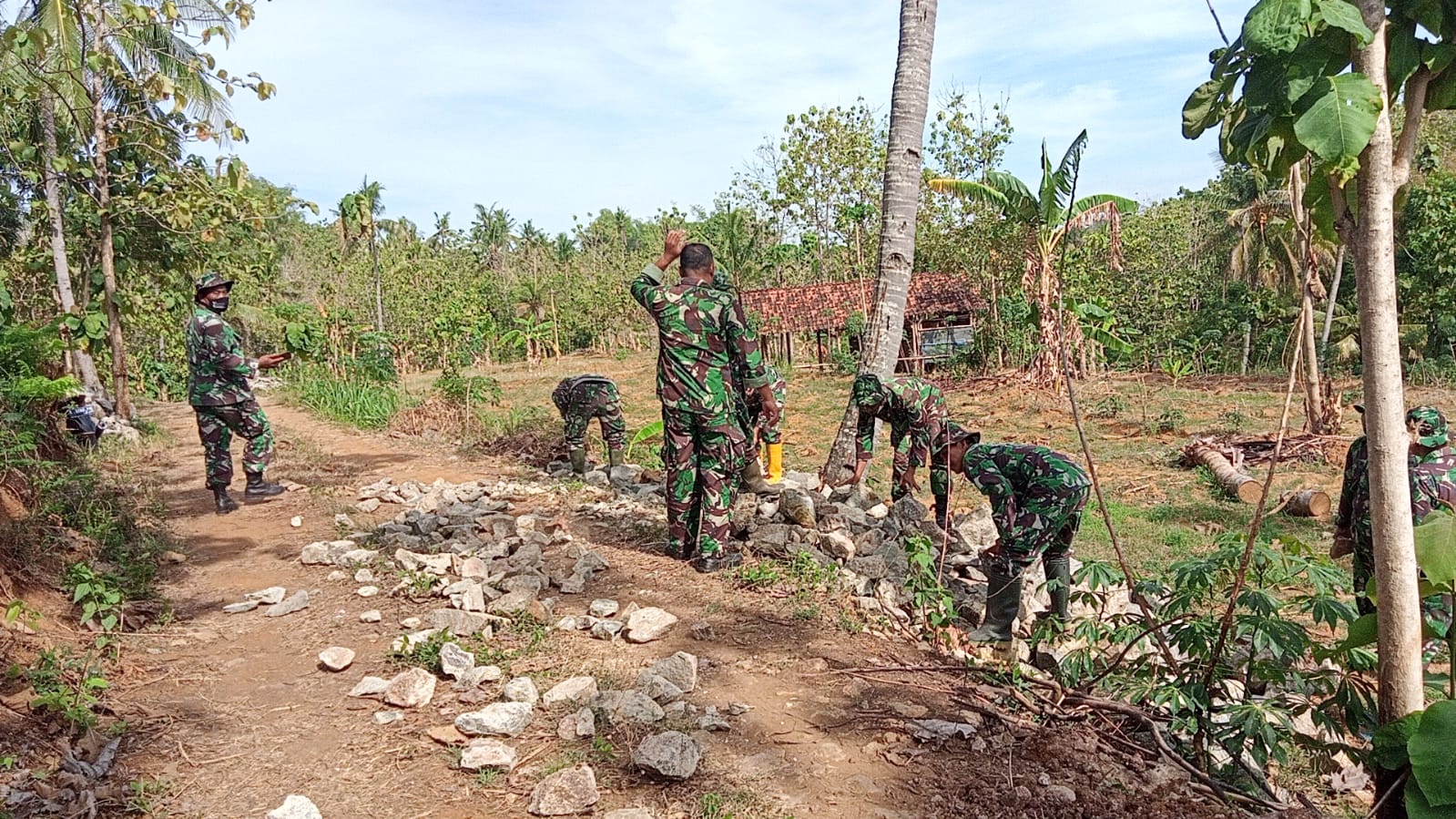 Cuaca dan Medan Berat Bukanlah Hambatan