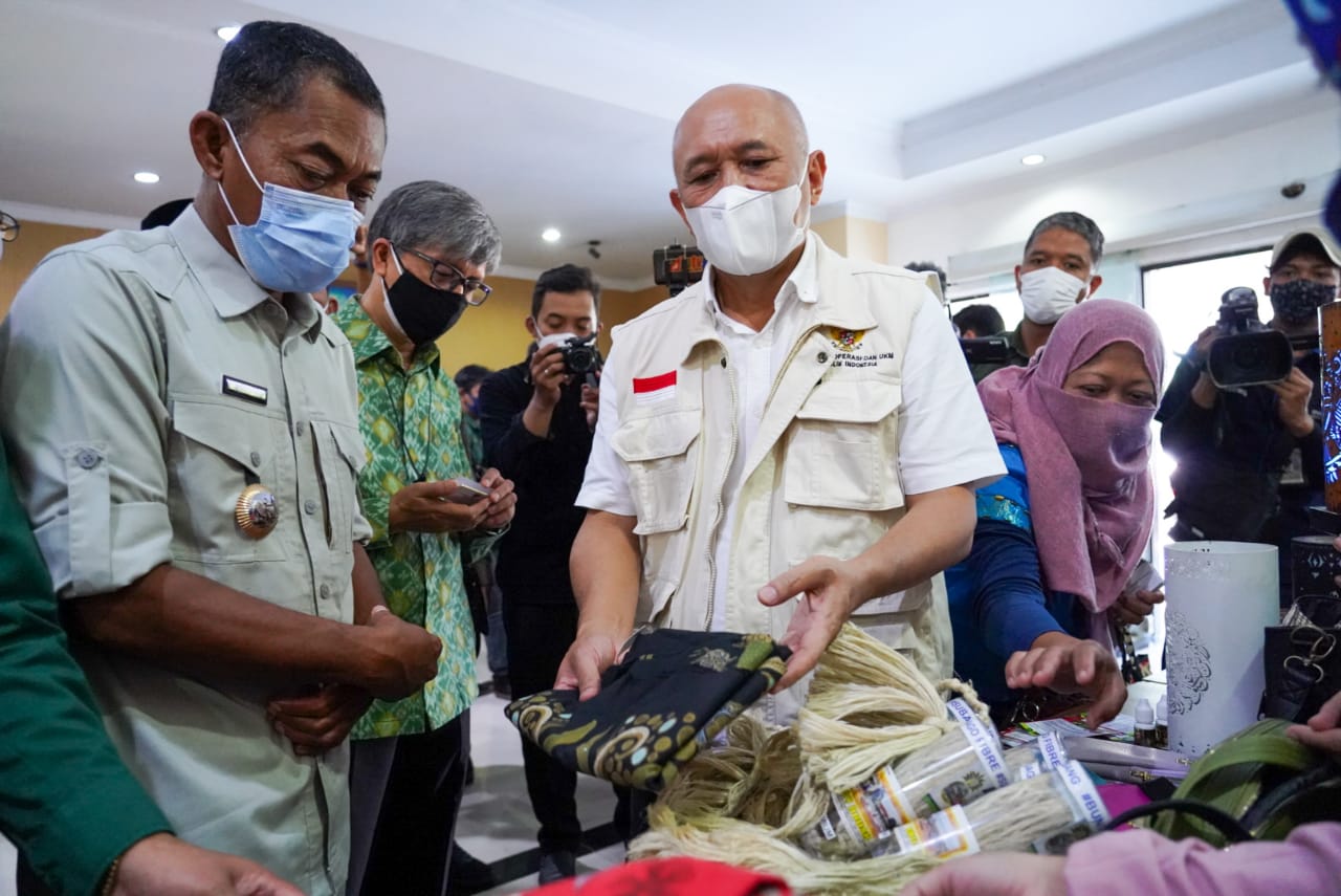 Perkuat Sektor Pangan Lewat Korporatisasi Petani, MenKopUKM Teten Masduki Minta Petani Bergabung ke Koperasi