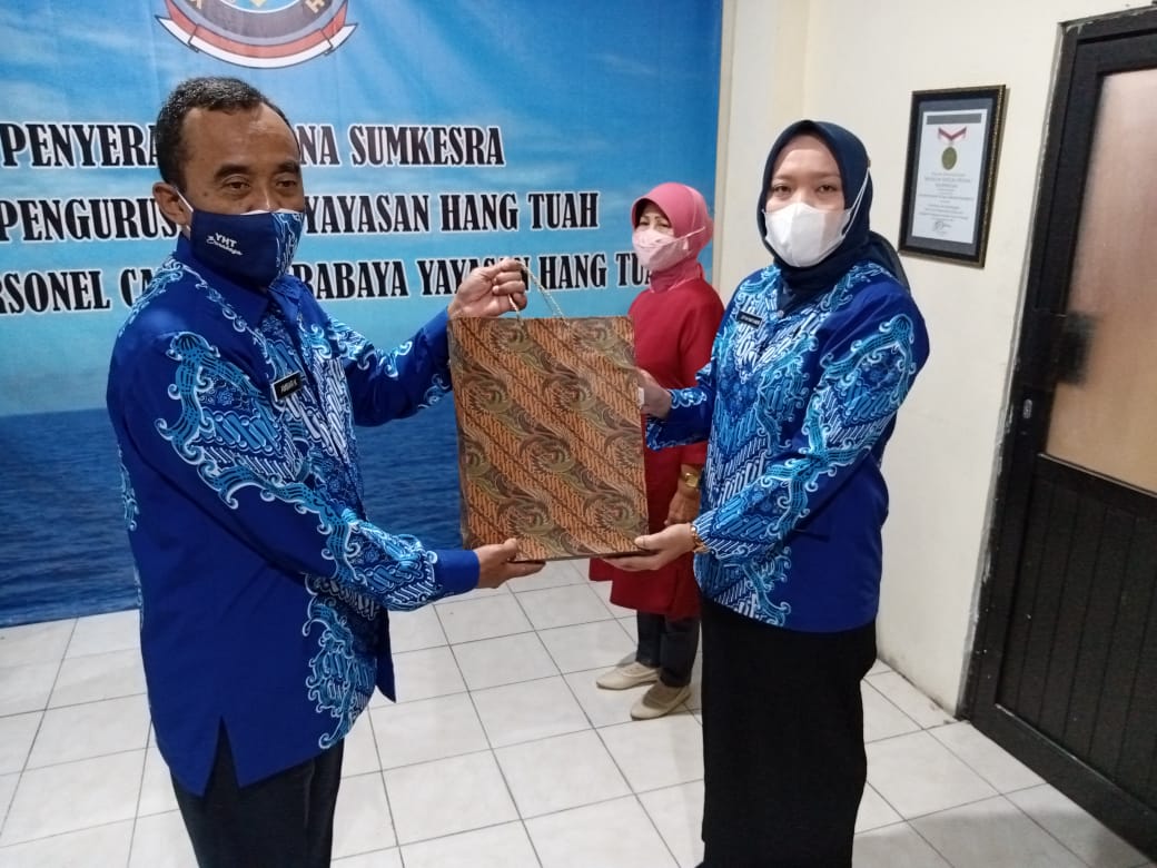 Purna Dari Yayasan Hang Tuah, Guru dan Karyawan Terima Sumbangan Kesejahteraan