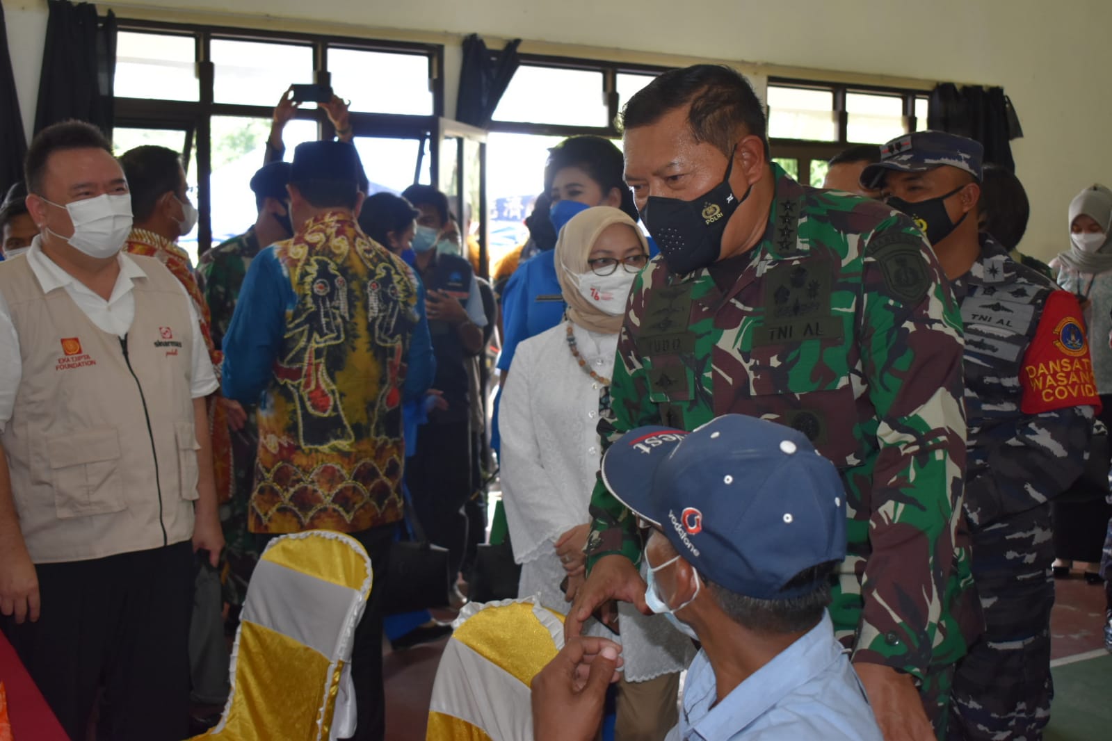 Kasal Wakili Panglima TNI Tinjau Vaksinasi di Kabupaten Kotabaru Kalimantan