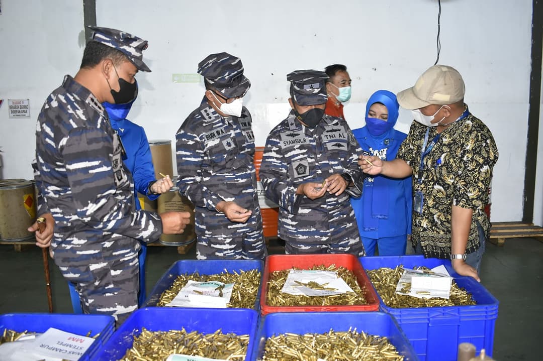 Seklem AAL Tinjau Lattek Manajerial Taruna AAL Korps Suplai di PT. Pindad