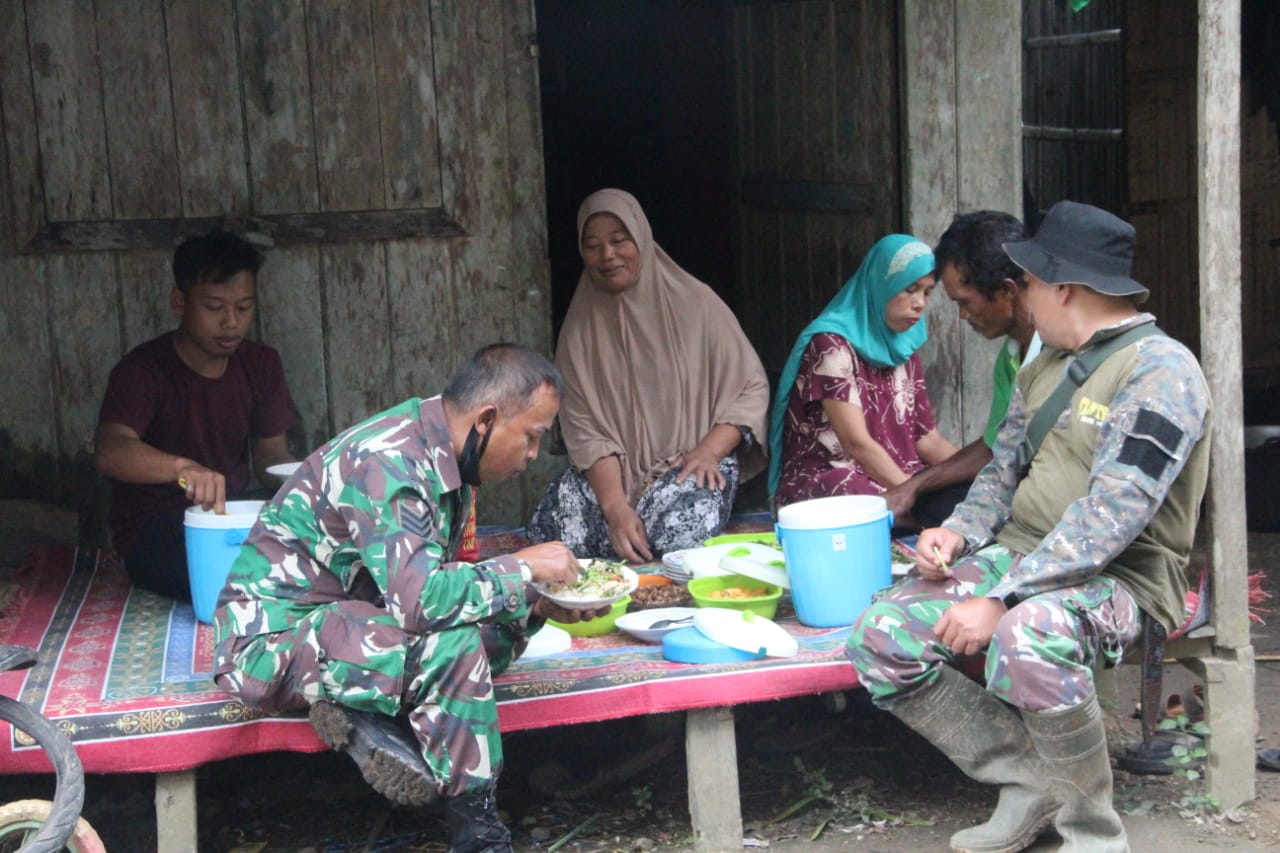 Bangun Rasa Kebersamaan Dengan Makan Siang