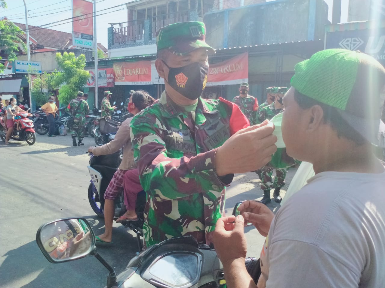 Danramil 0803-17/Sawahan Berharap Masyarakat Tingkatkan Disiplin Prokes