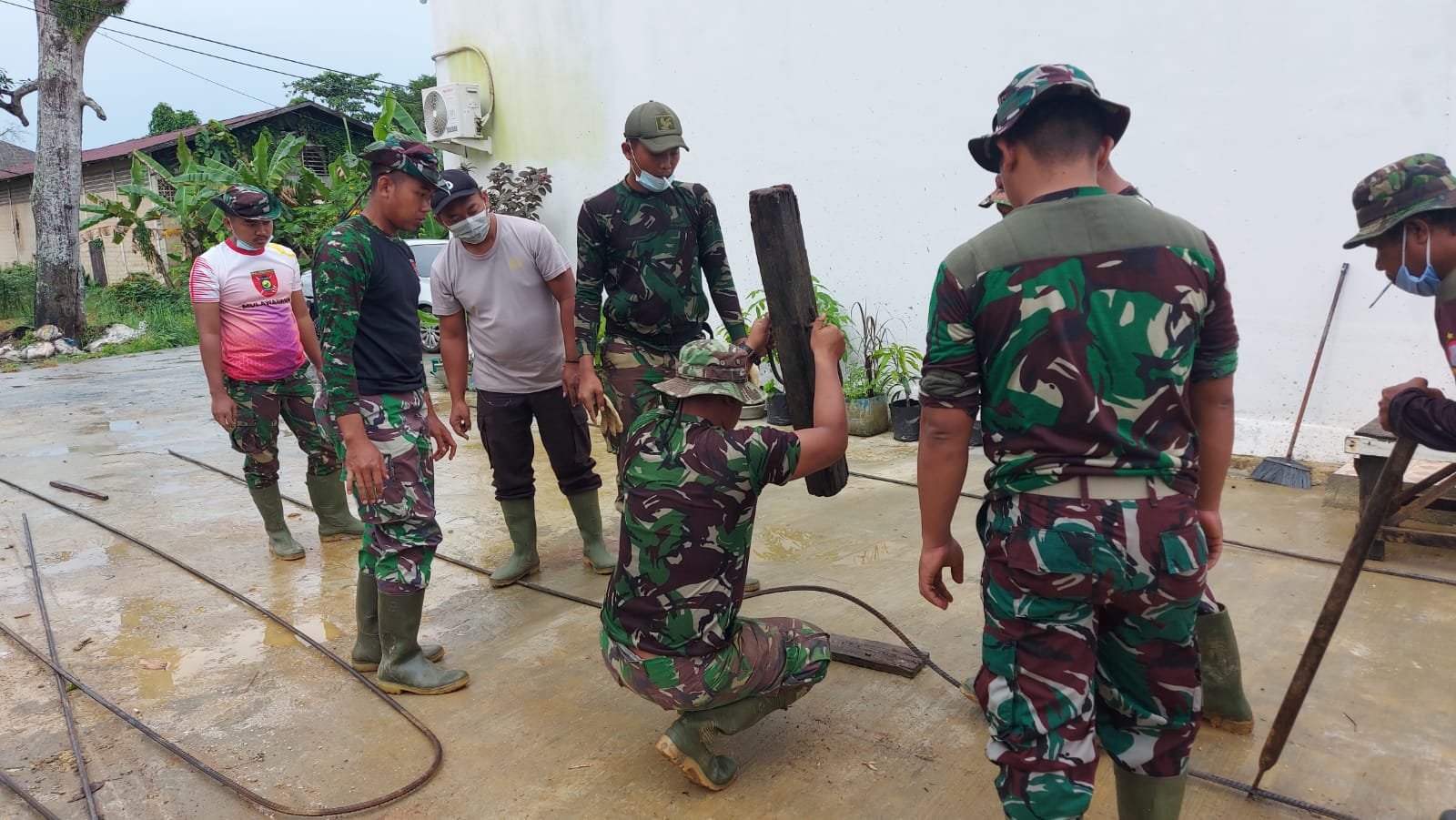 Dengan Gotong Royong Pekerjaan Berat Terasa Ringan di TMMD Ke 112 Kodim 0908/Bontang