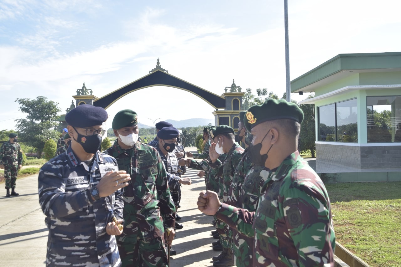 Rasa Bangga dan Nuansa Kekeluargaan Terpancar dari Kunjungan Pangkolinlamil di Madivif 3 Kostrad