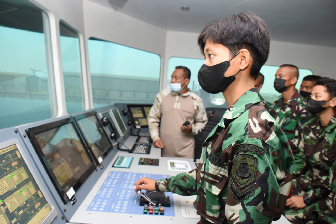 Pekan Integrasi Siswa TNI AL Satdik 1 Tanjung Uban Pengenalan dan Lattek Simulator Puslatlekdalsen Kodiklatal