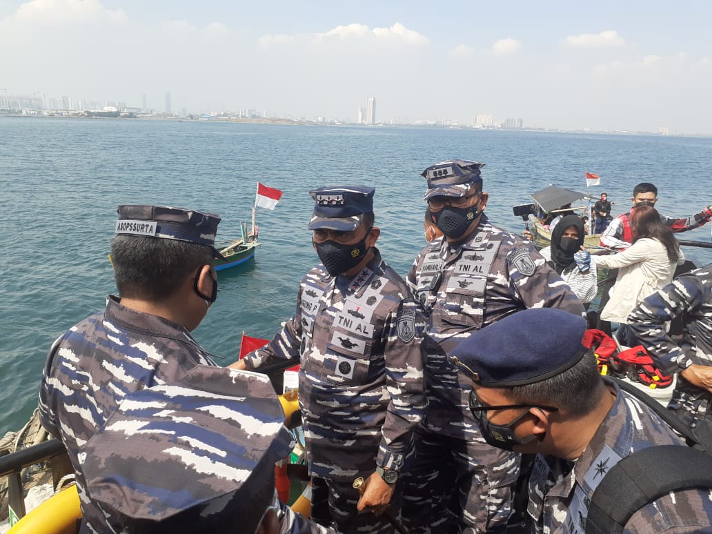 Pushidrosal TNI AL Gelar Vaksinasi di KRI Pollux 935 dan GOR Bahtera Jaya