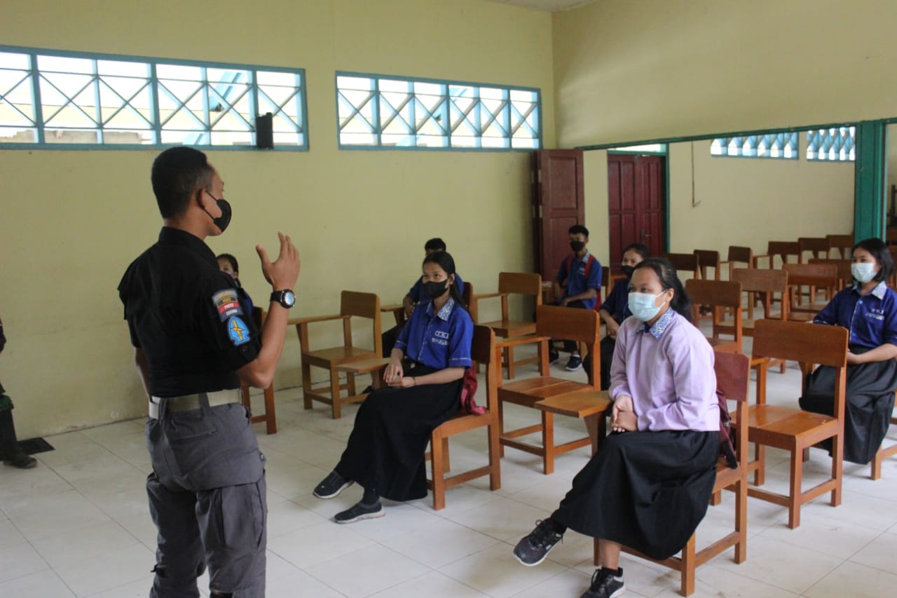 Satgas TMMD Ajarkan Public Speaking Pelajar SMKN I Mihing Raya