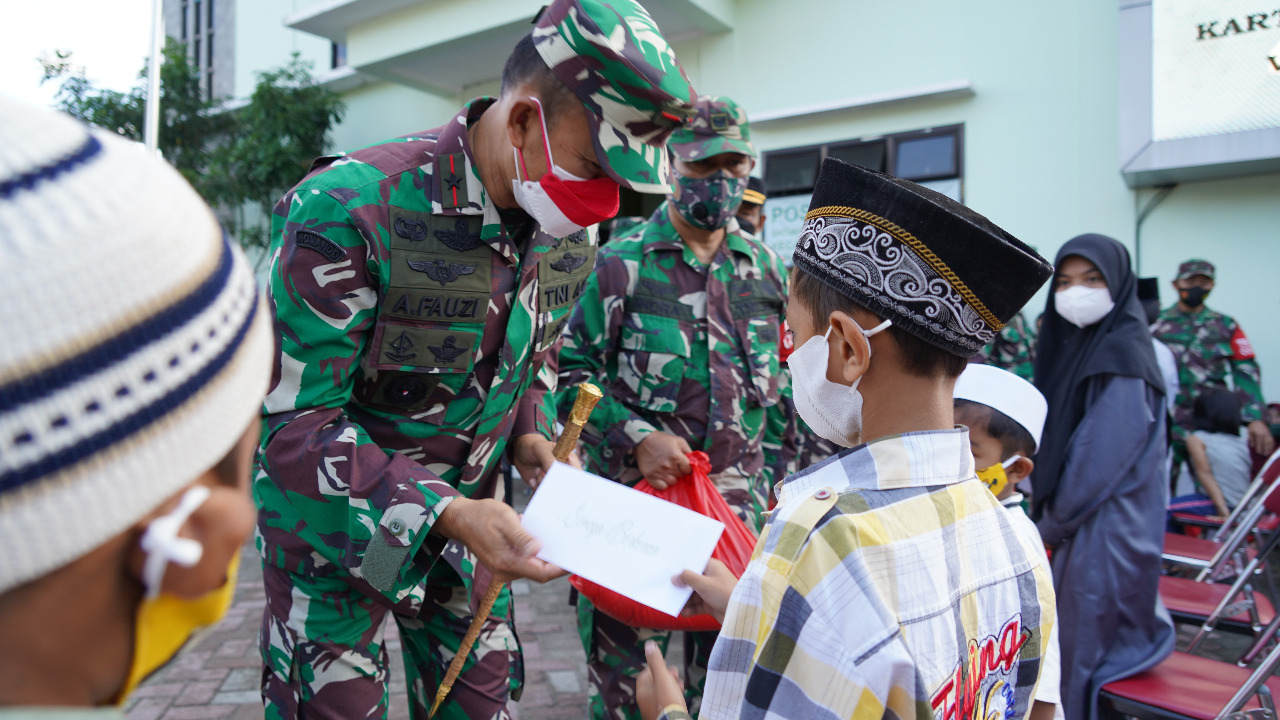 Jum’at Berkah, Wujud Kecintaan dan Peduli Danrem 061/SK Santuni Anak Yatim Piatu