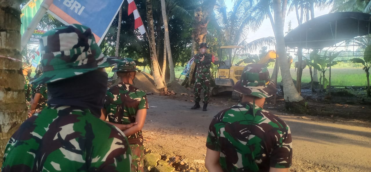 Cek Apel Pagi, Dansatgas TMMD ke-112 Kodim 1002/HST Ingatkan Sapta Marga, Sumpah Prajurit Dan 8 Wajib TNI