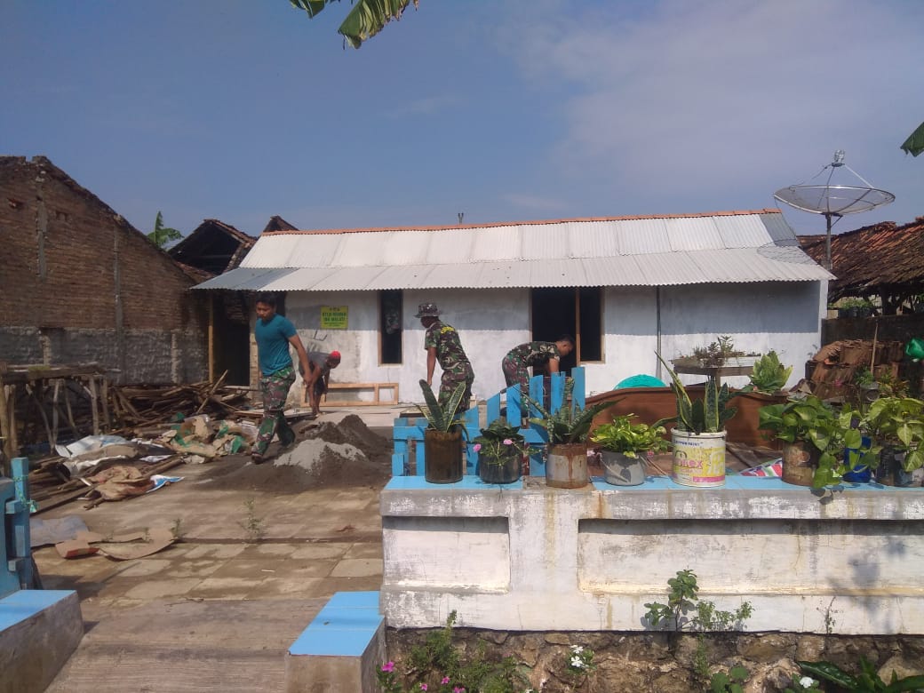 Berkat TNI Atap Rumah Ibu Melati Tak Lagi Bocor