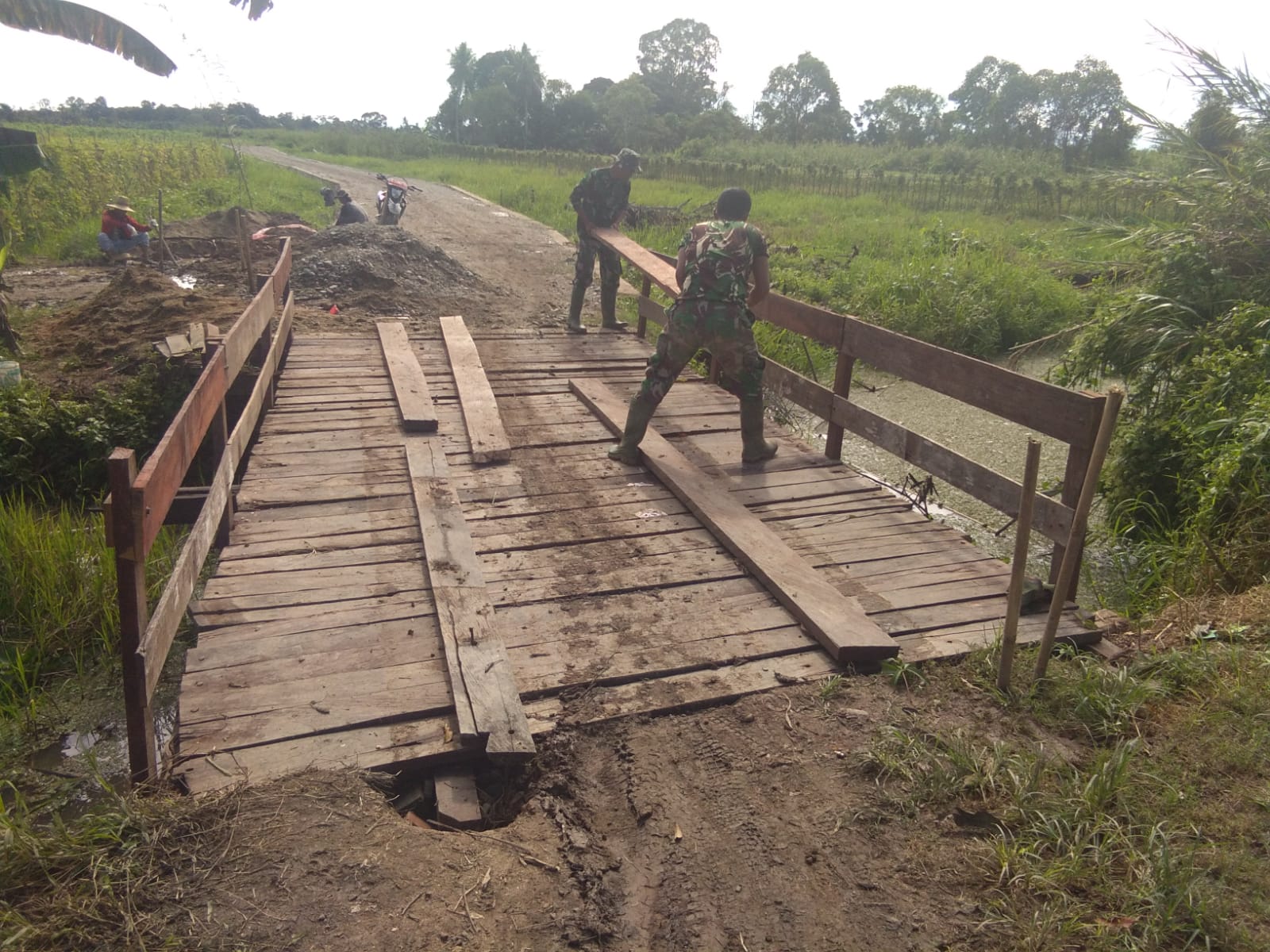 Capai 95 Persen, Lantai Aus Jembatan Dipasang