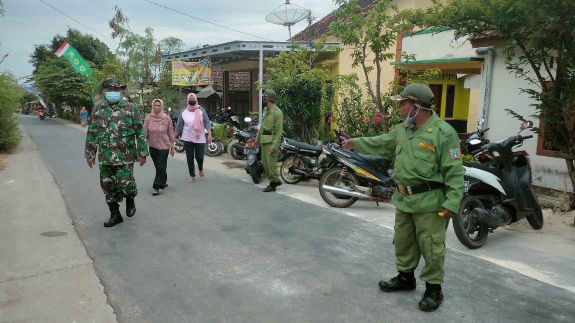 Linmas Jadi Polisi Lalu Lintas di TMMD Reguler-112