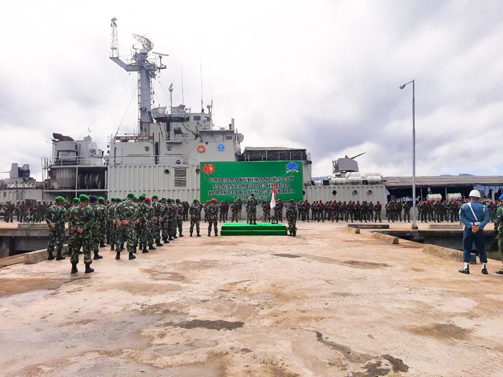 KRI Teluk Hading 538 Angkut Satgas Gabungan Pamputer 2021 ke Perbatasan