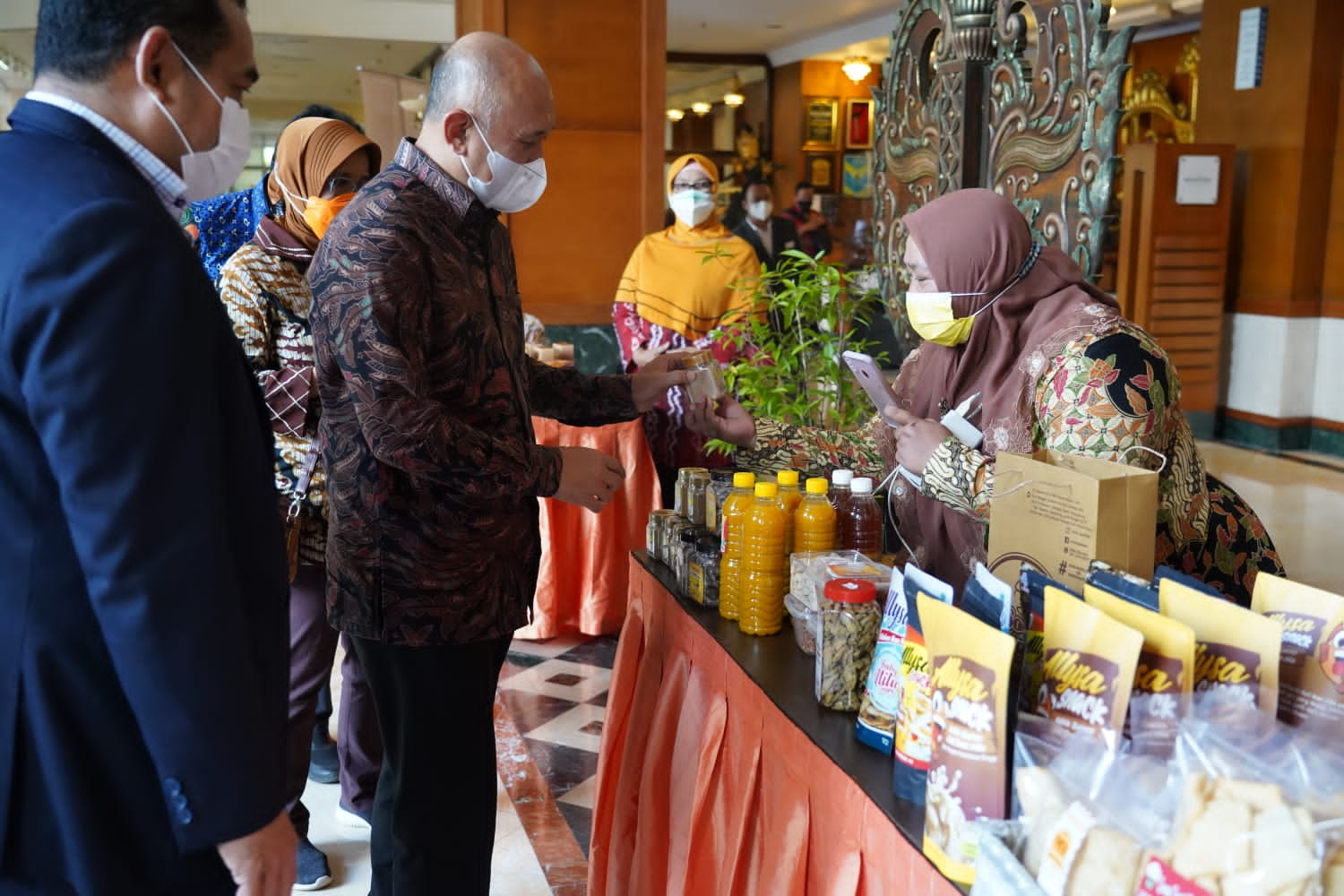 MenKopUKM Kawal Ketersediaan Produk UMKM  di Jaringan Hotel Accor Group