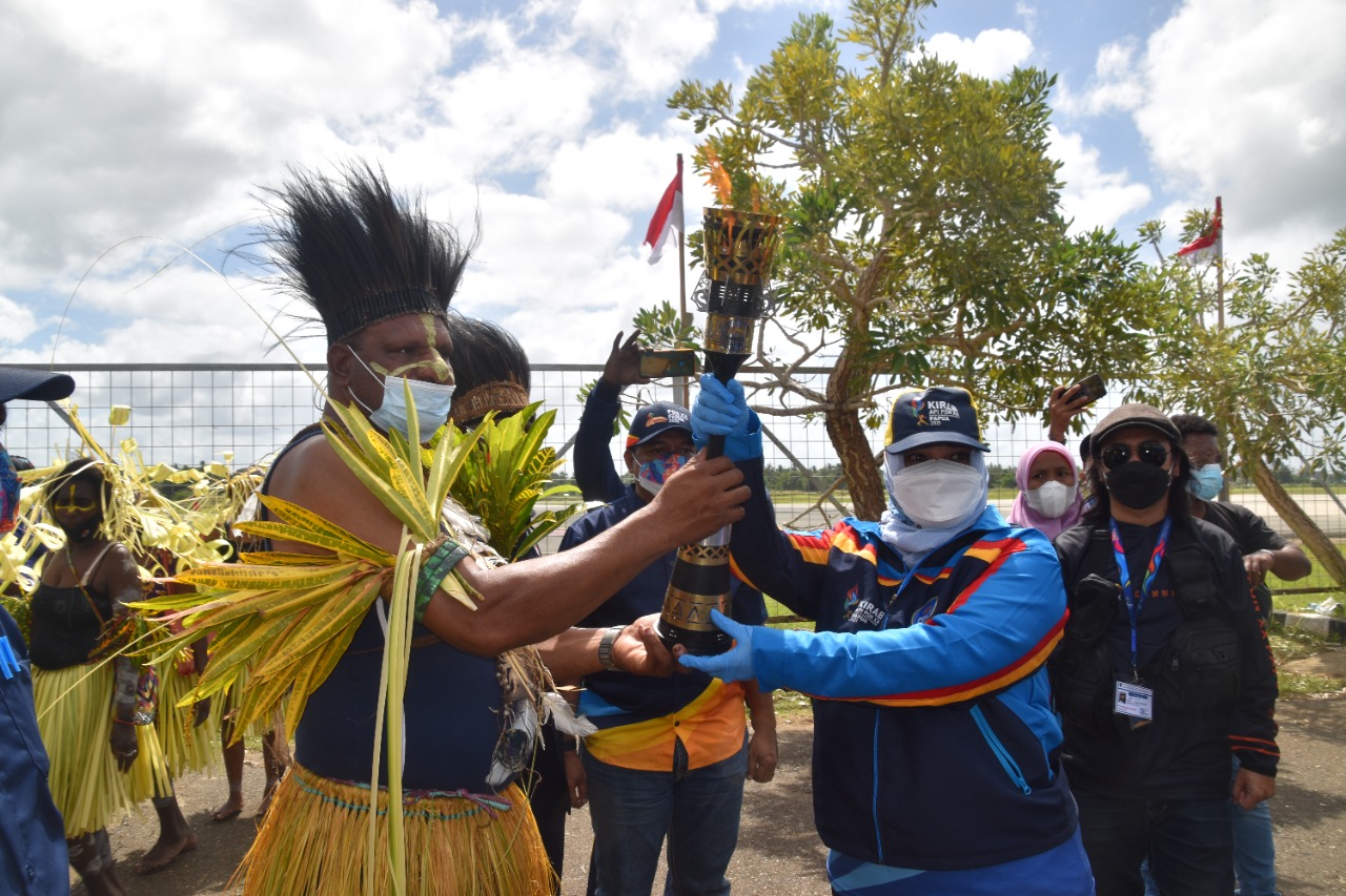 Kobarkan Semangat Para Atlet, Kab  Merauke Gelar Kirab Penerimaan Obor Api PON XX Papua 2021