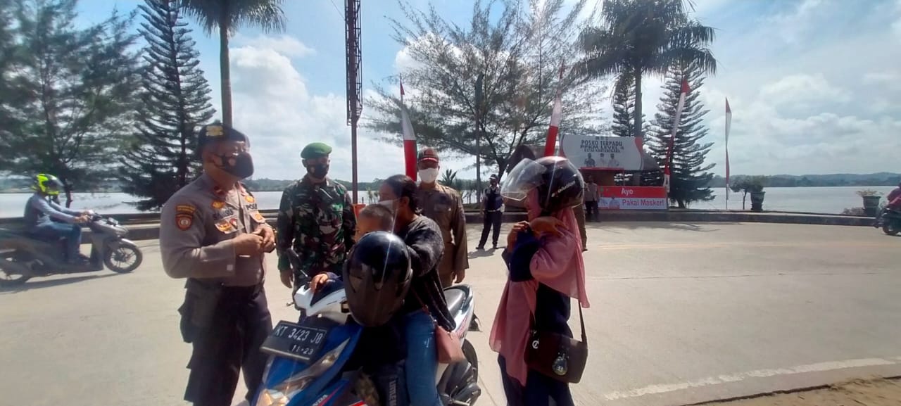 Himbauan Prokes dan Penyekatan Terus Dilakukan Petugas Gabungan Pos Pal 5 Timbau