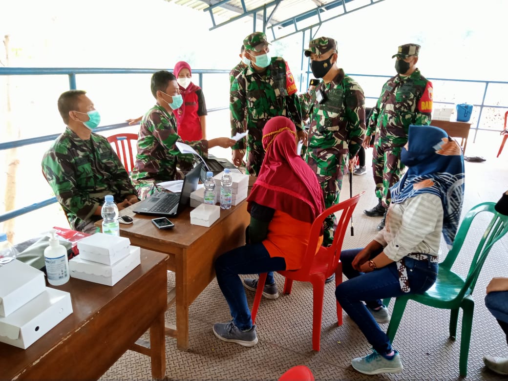 Komandan Kodim 0801 Pacitan Tinjau Langsung Pelaksanaan Vaksinasi