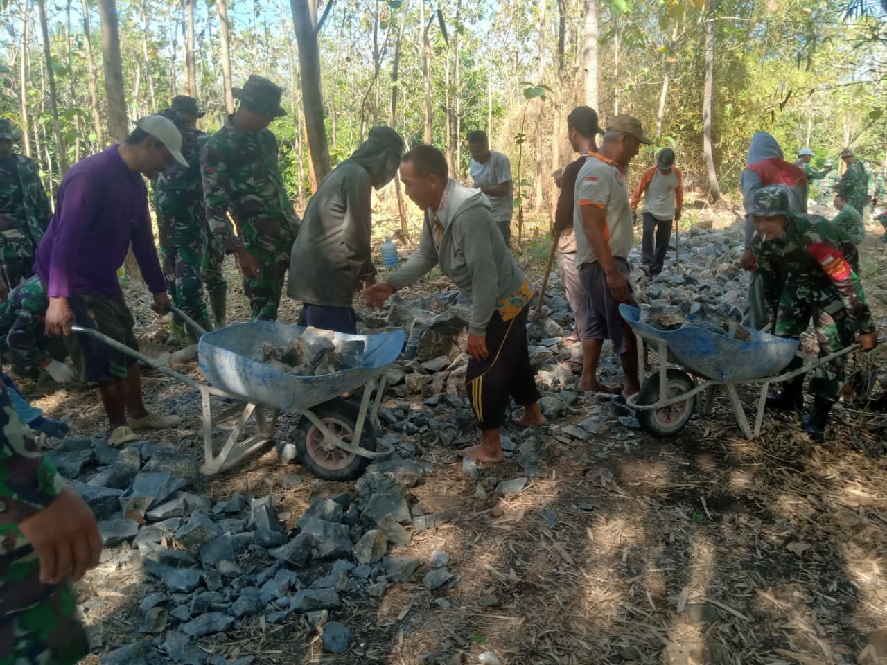 Masyarakat Desa Trembes Dukung Program TMMD ke 112