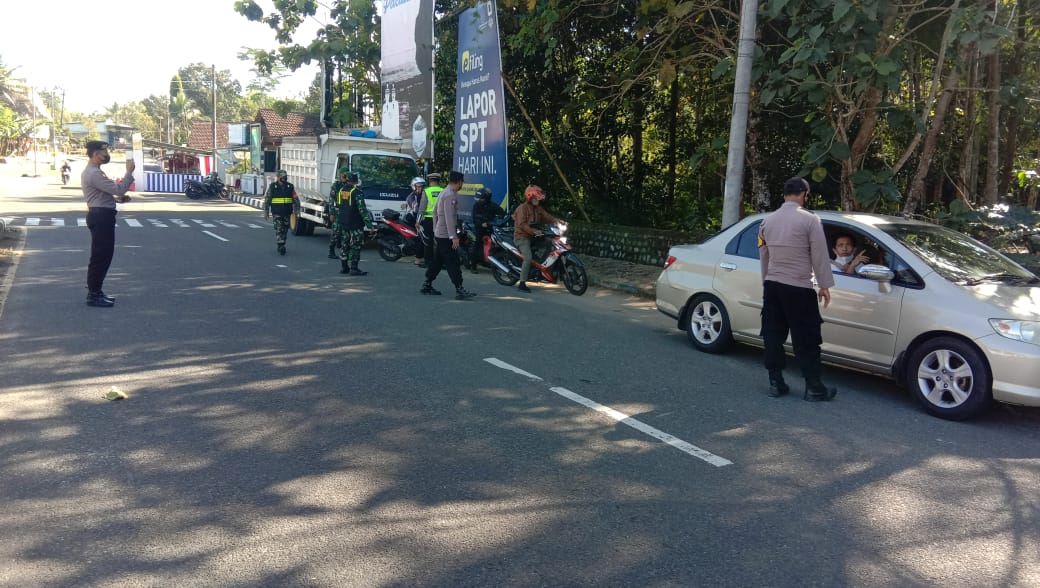 Koramil 0801/10 Punung Bersama Polsek Punung Gelar Operasi Yustisi Penegakan Prokes