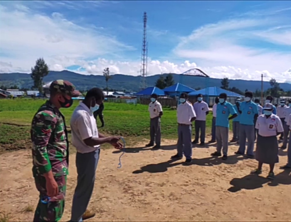 Satgas Teritorial Kodam I/BB Berikan Wawasan Kebangsaan Kepada Siswa Sekolah di Paniai Papua