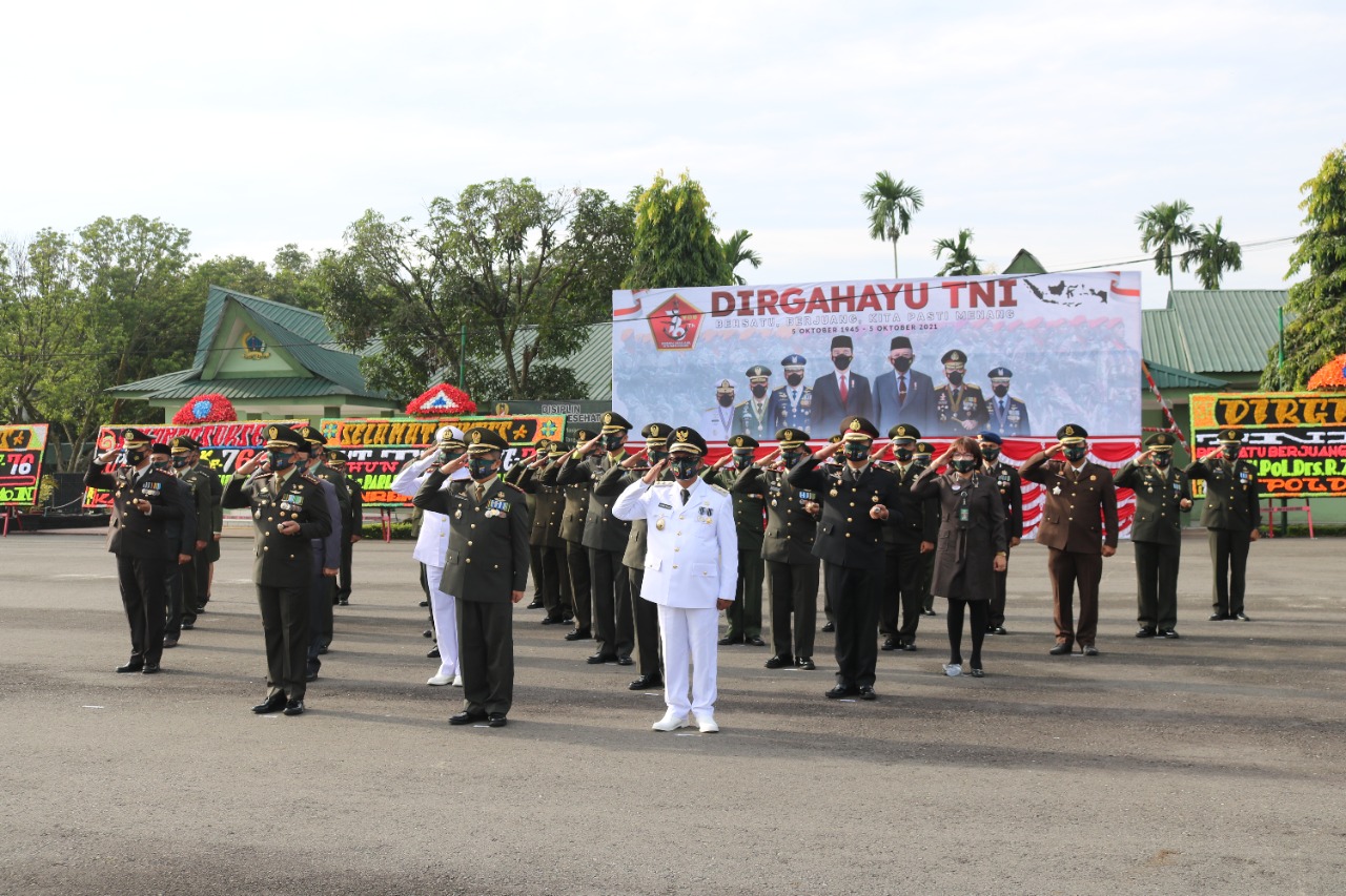 Danrem 022/PT Bersama Forkopimda Mengikuti Upacara HUT TNI Ke-76 Secara Virtual