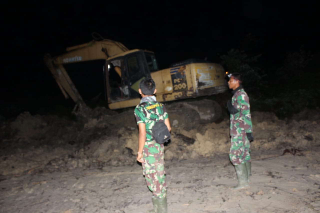 Satgas TMMD 112 Kerja Lembur Tuntaskan Pembuatan Parit