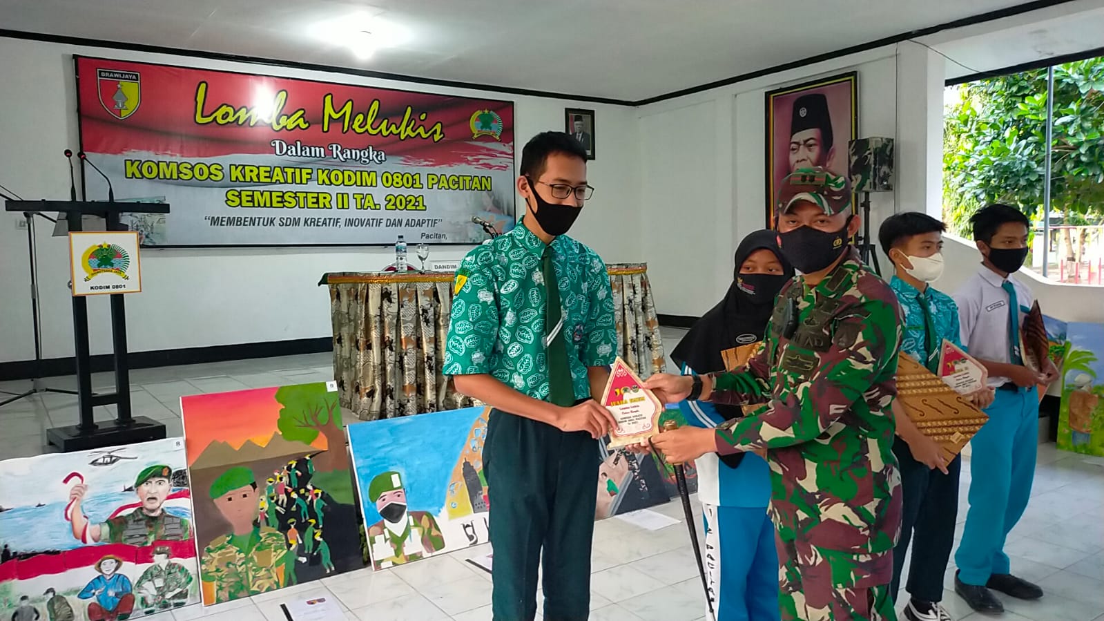 Gelar Lomba Melukis Tingkat SLTA, Wujud Komsos Kreatif Kodim 0801 Pacitan