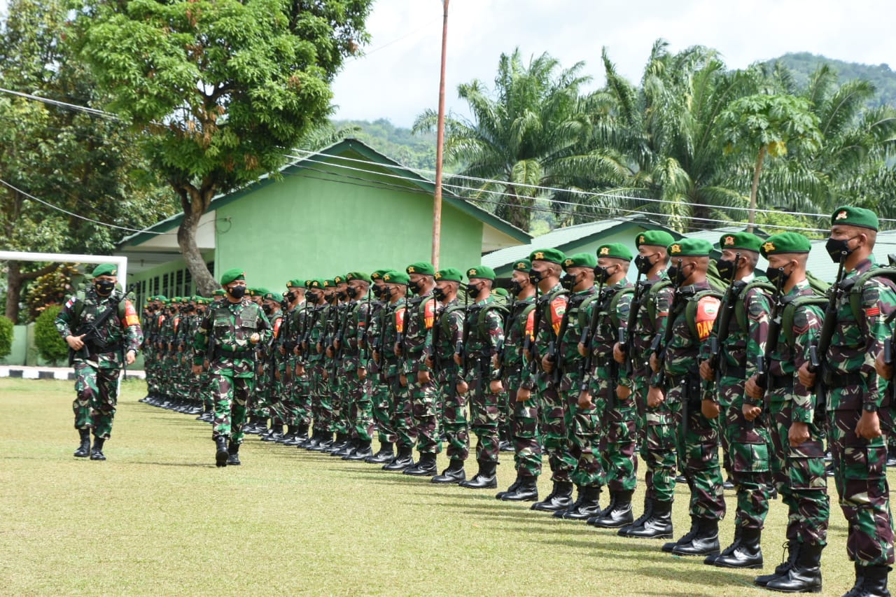 Danrem 023/KS Dampingi Pangdam I/BB Pimpin Upacara Pengantaran Satgas Yonif 123/Rajawali Ops Pamtas RI-PNG