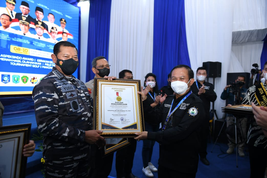 Kasal Terima Penghargaan Aspeksindo Award Tokoh Penjaga Kedaulatan Maritim