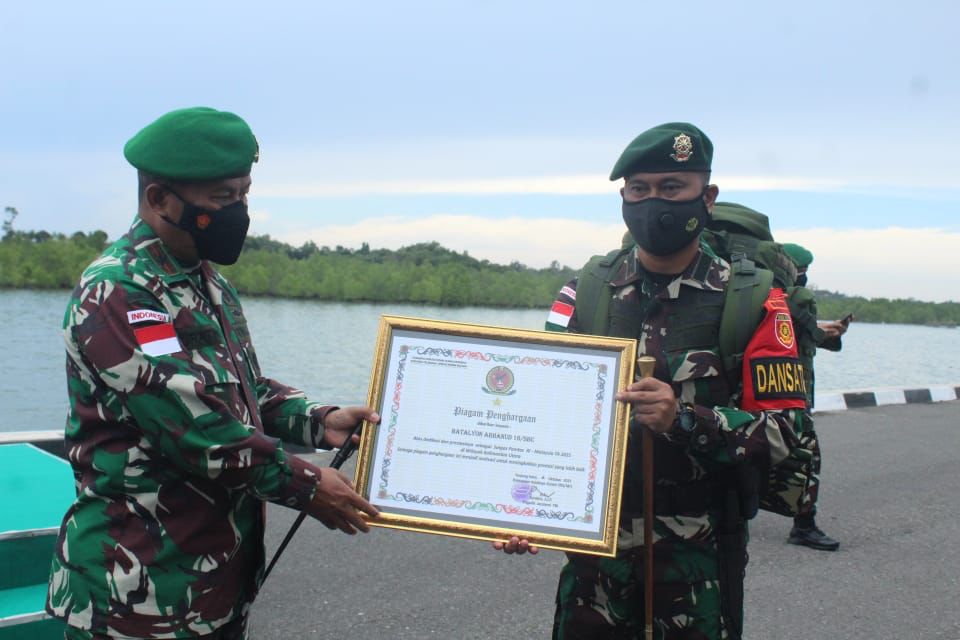 Komandan Kolakops Korem 092/MRL Lepas Keberangkatan Yonarhanud 16 Kostrad Kembali ke Home Base