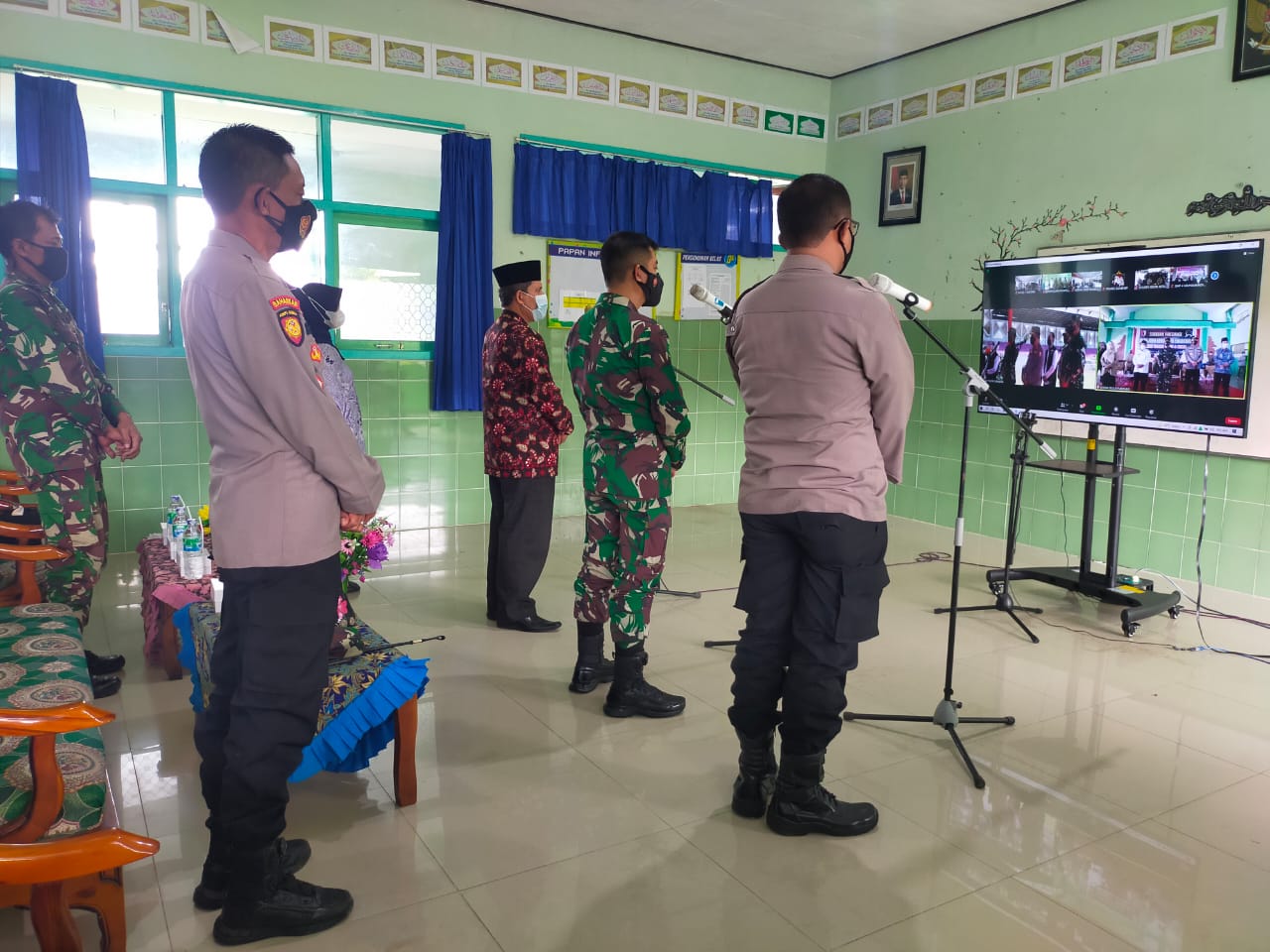 Dandim 0801 Pacitan Bersama Unsur Forkopimda Pacitan Ikuti Video Conference Panglima TNI dan Kapolri