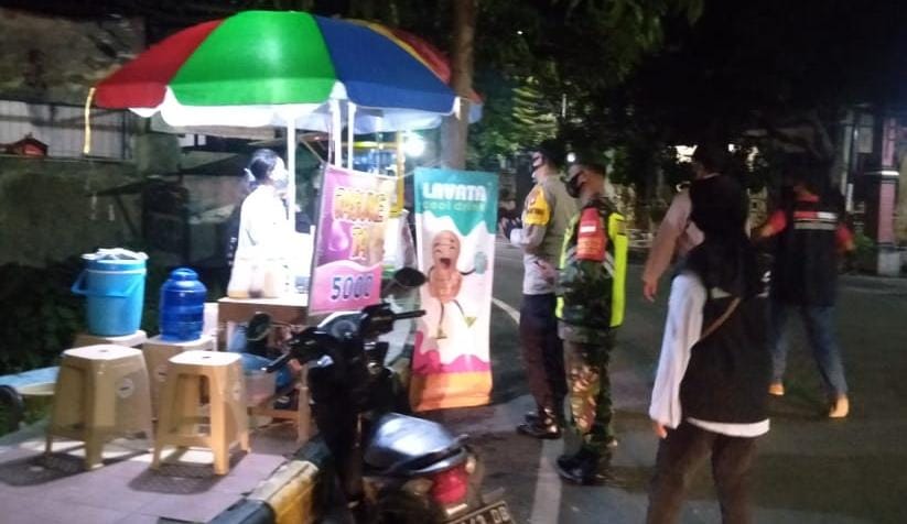 Cegah Penyebaran Covid-19, Koramil 0803-01/Taman Rutin Lakukan Patroli Penertiban PPKM