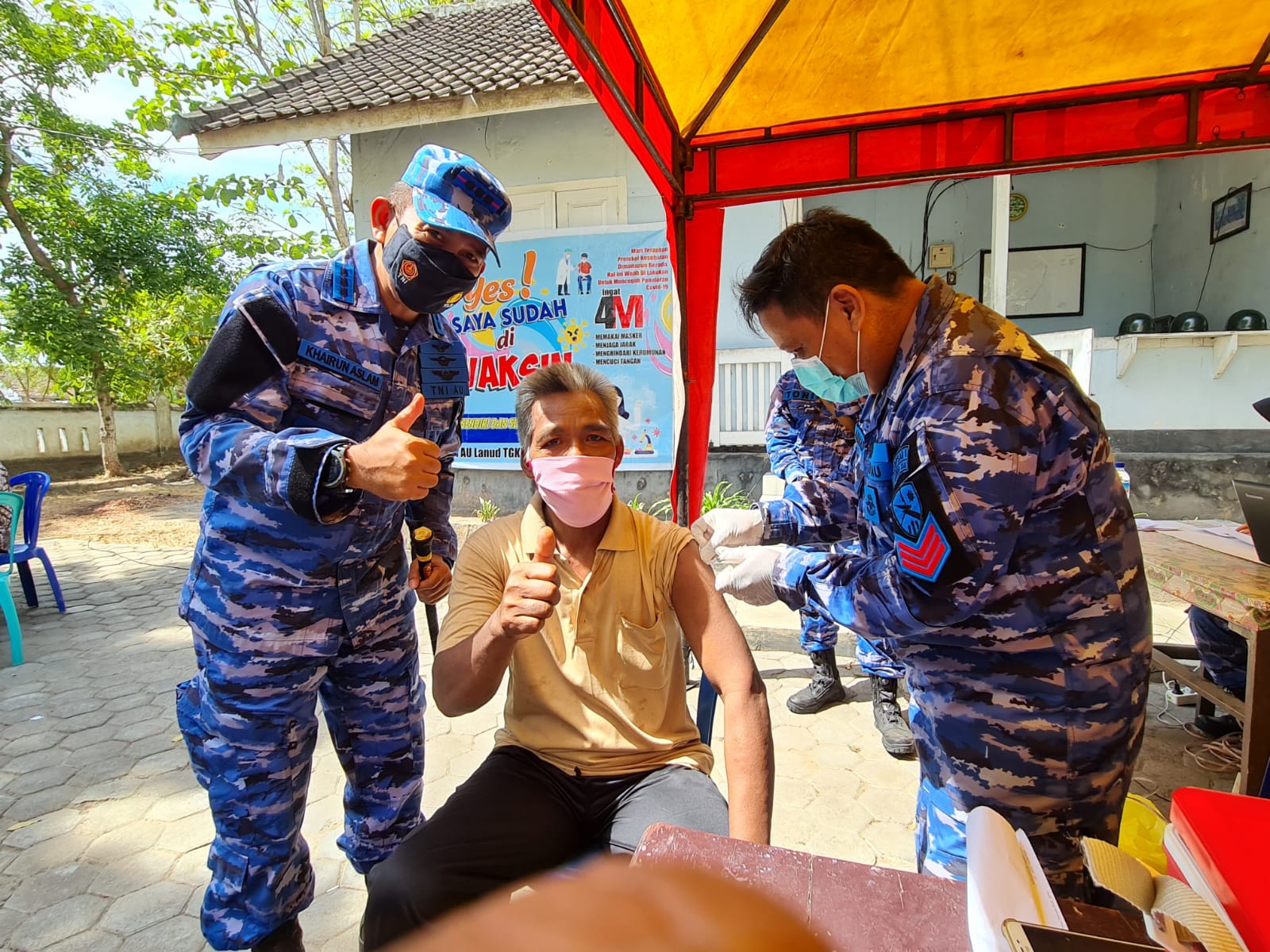 Lanud ZAM Gelar Serbuan Vaksinasi Kepada Warga Pesisir