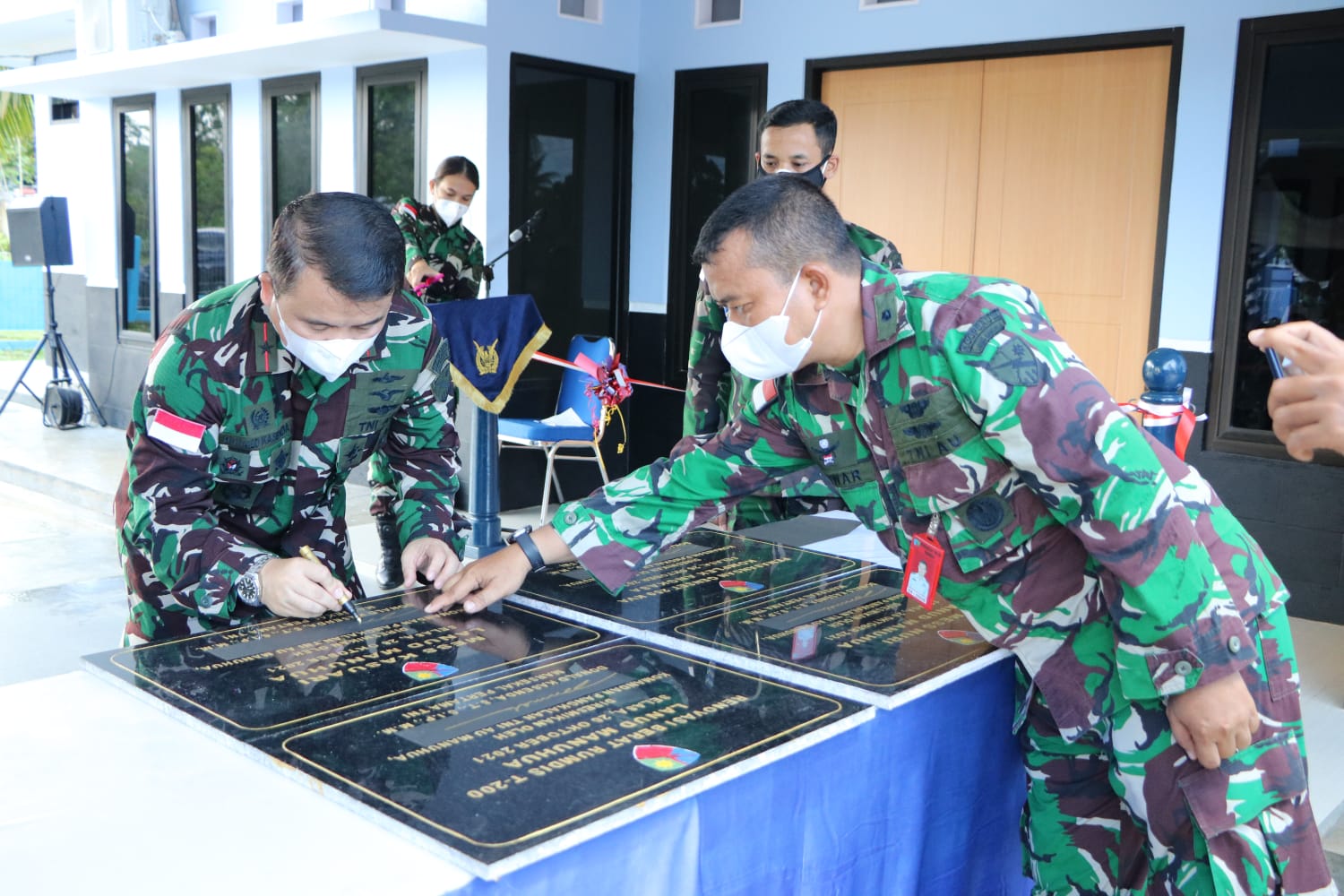 Danlanud Manuhua Meresmikan Bangunan dan Fasilitas di Lanud Manuhua