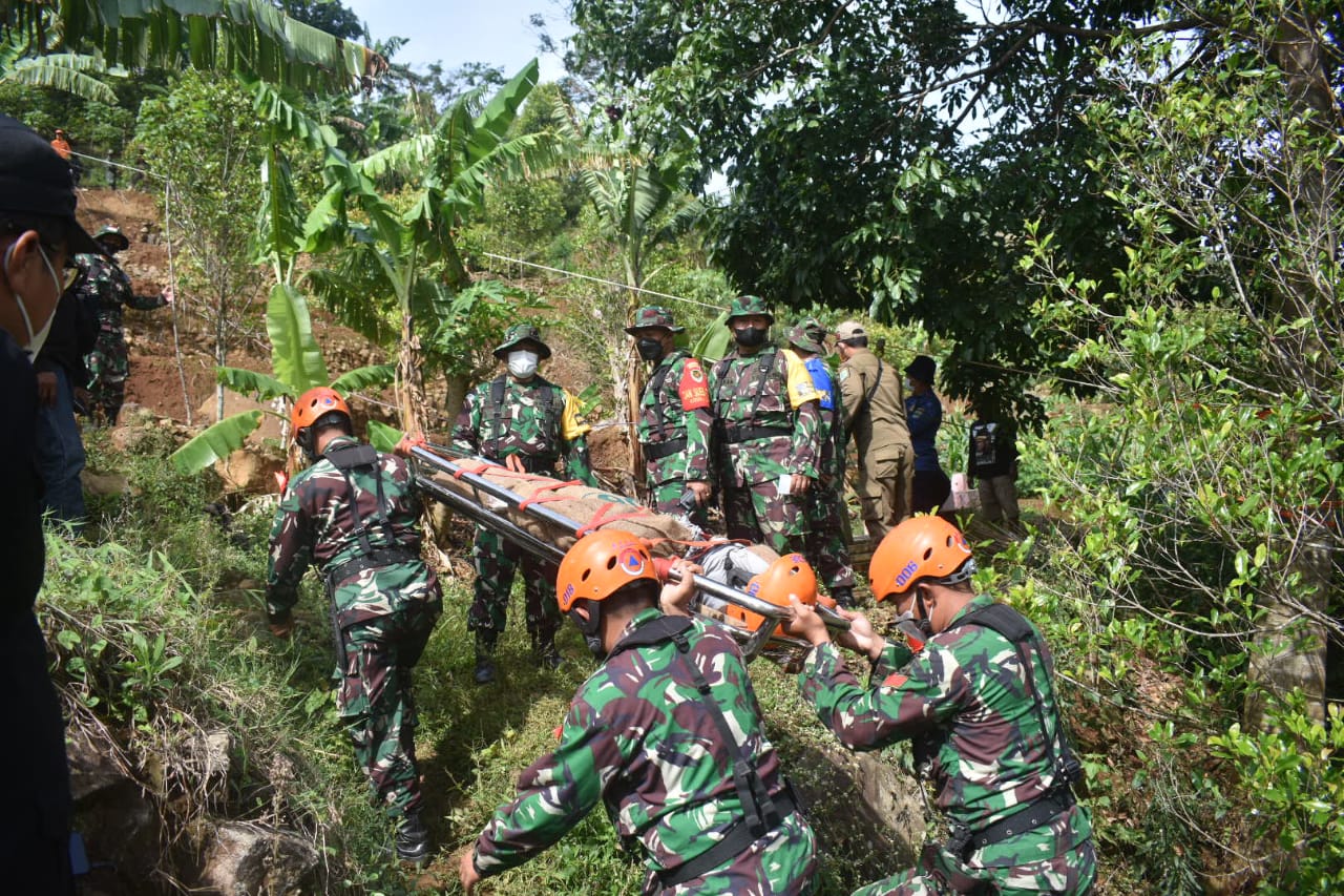 Danrem 063/SGJ Tinjau Latihan Penanganan Korban Bencana Alam