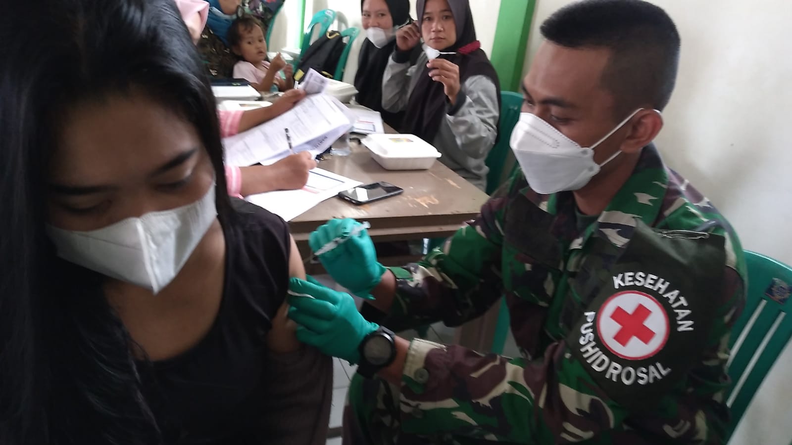 Ciptakan Kekebalan Komunal, Tim Vaksinator TNI AL Kebut Vaksinasi di Wilayah Bogor