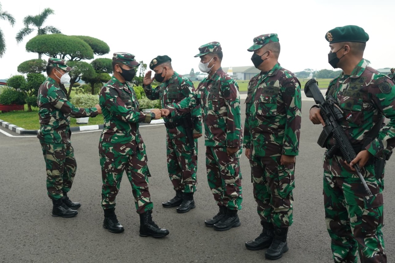 Kaskostrad Sambut Kedatangan Penerimaan Purna Tugas Koopsgab Pinang Sirih III