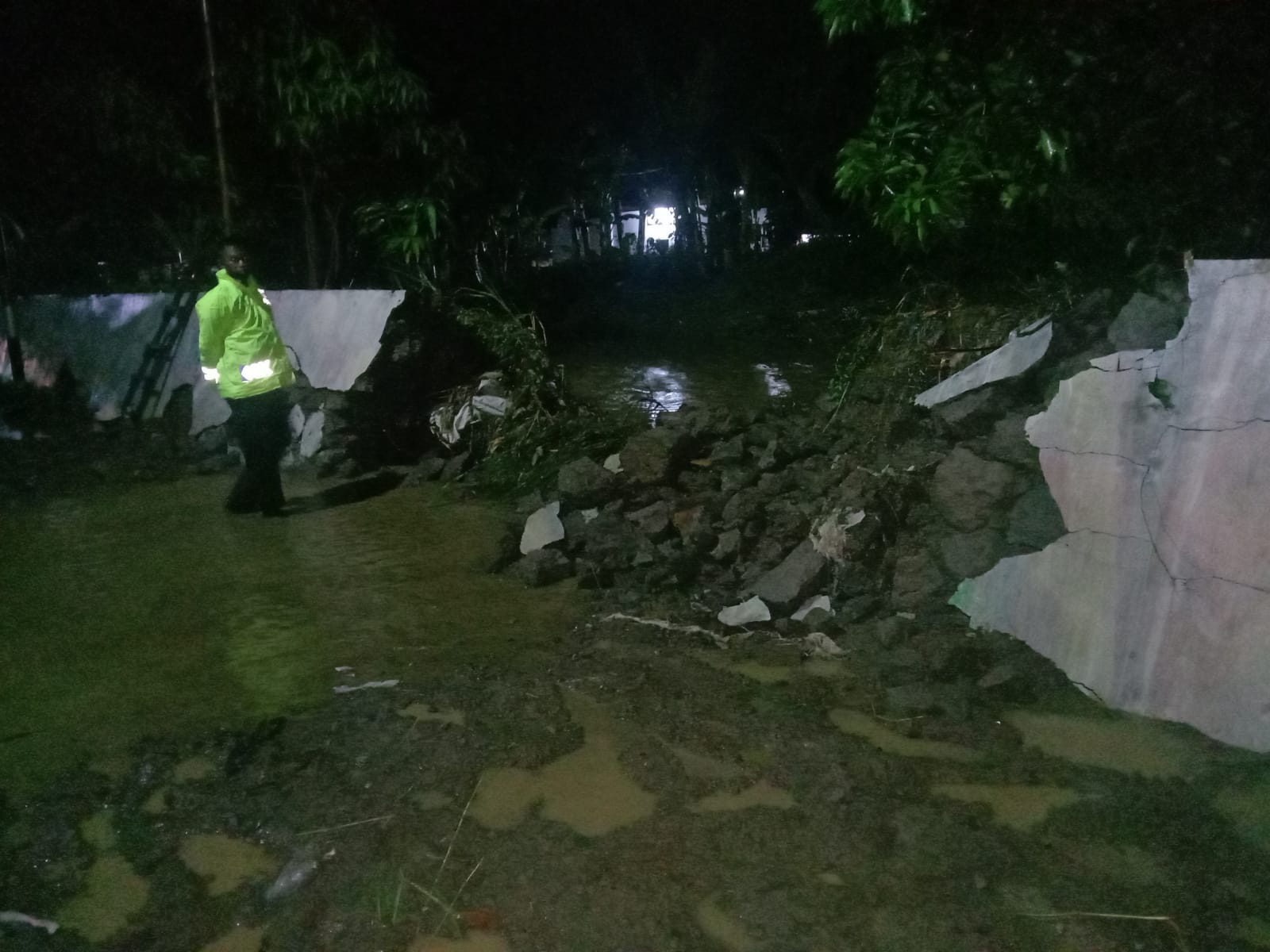 Banjir Kota Semarang Telah Surut Malam Ini