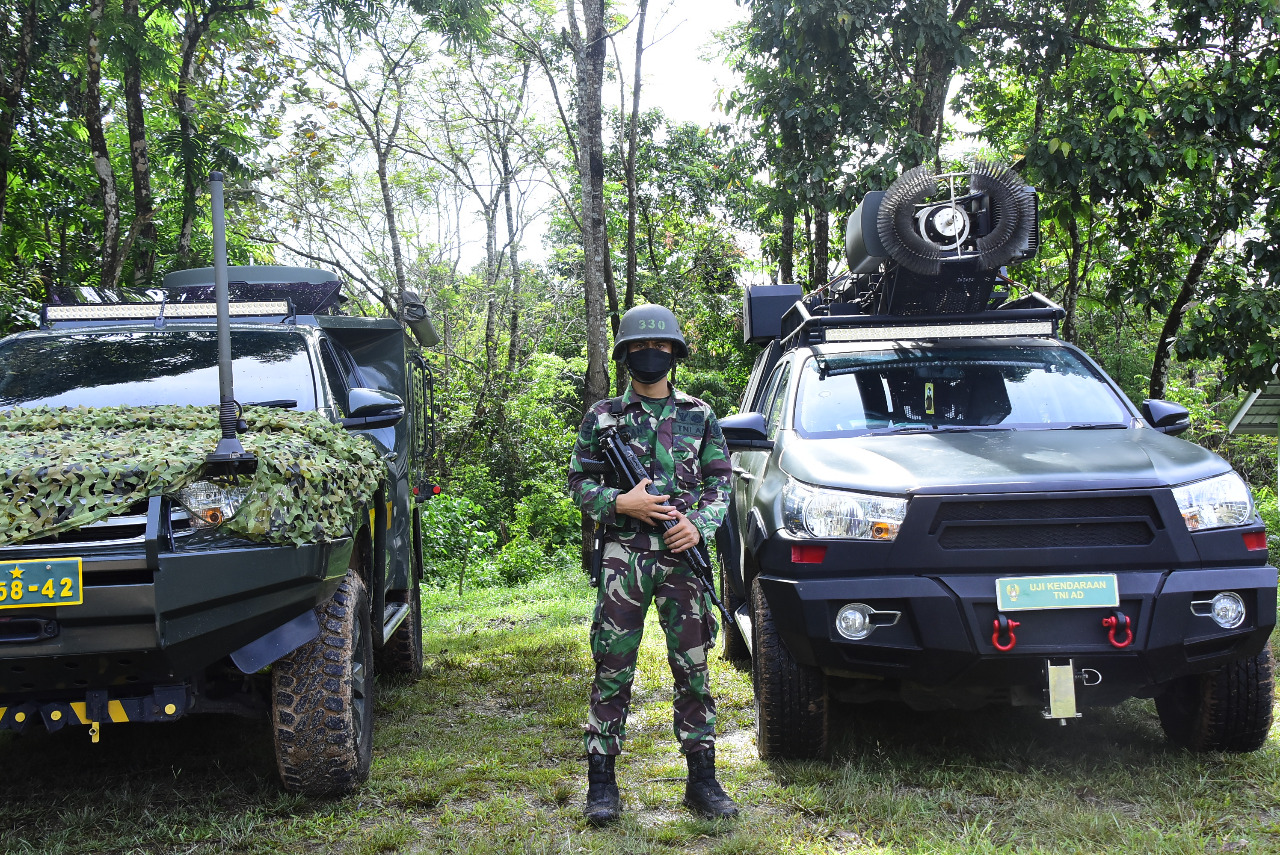 Denhub Divif -1 Kostrad Uji Coba Alat ECS dan Vsat Manpack Di Lat Ancab Kartika Yudha TA 2021