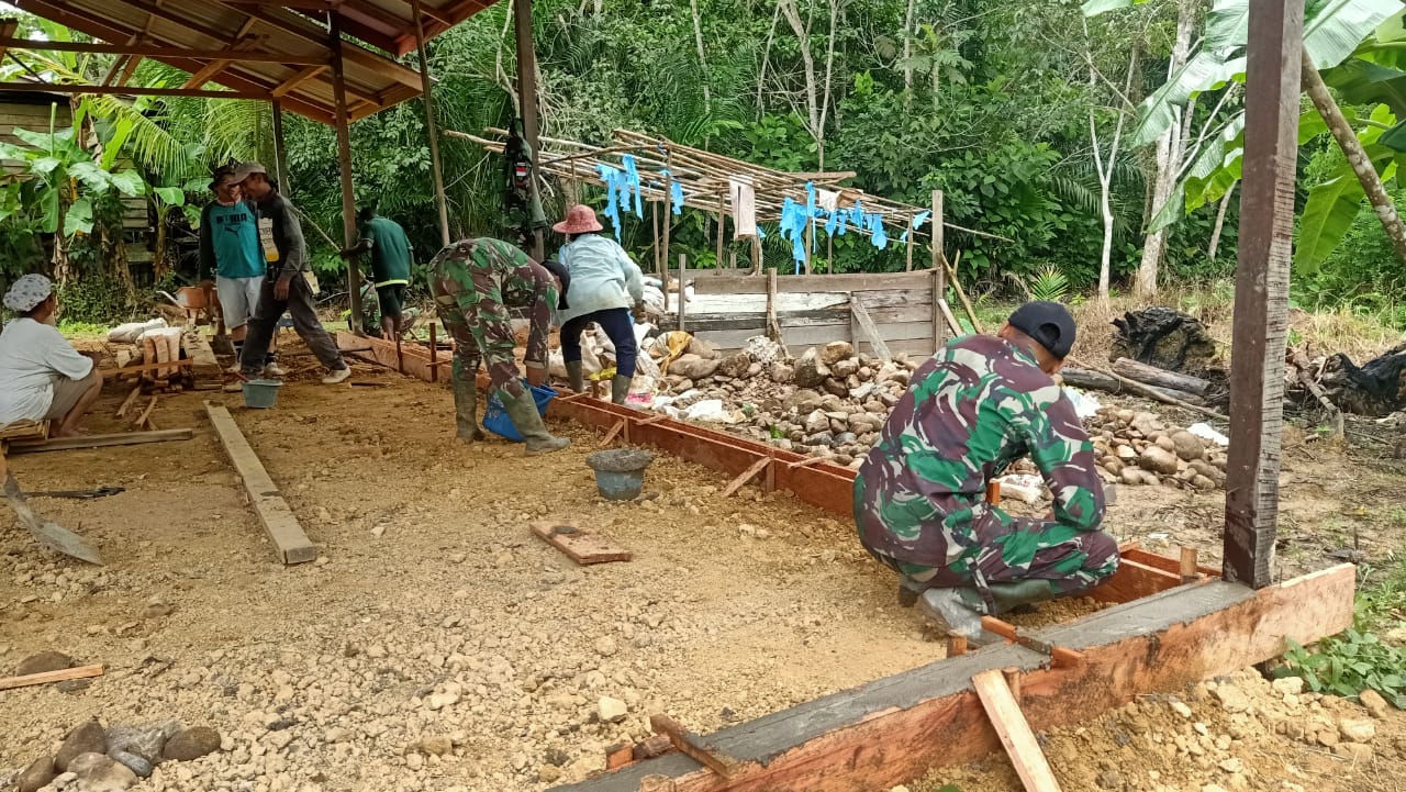 Satgas Yonif 144/JY Gelar Karya Bakti Pembangunan Gereja Bersama Warga Perbatasan