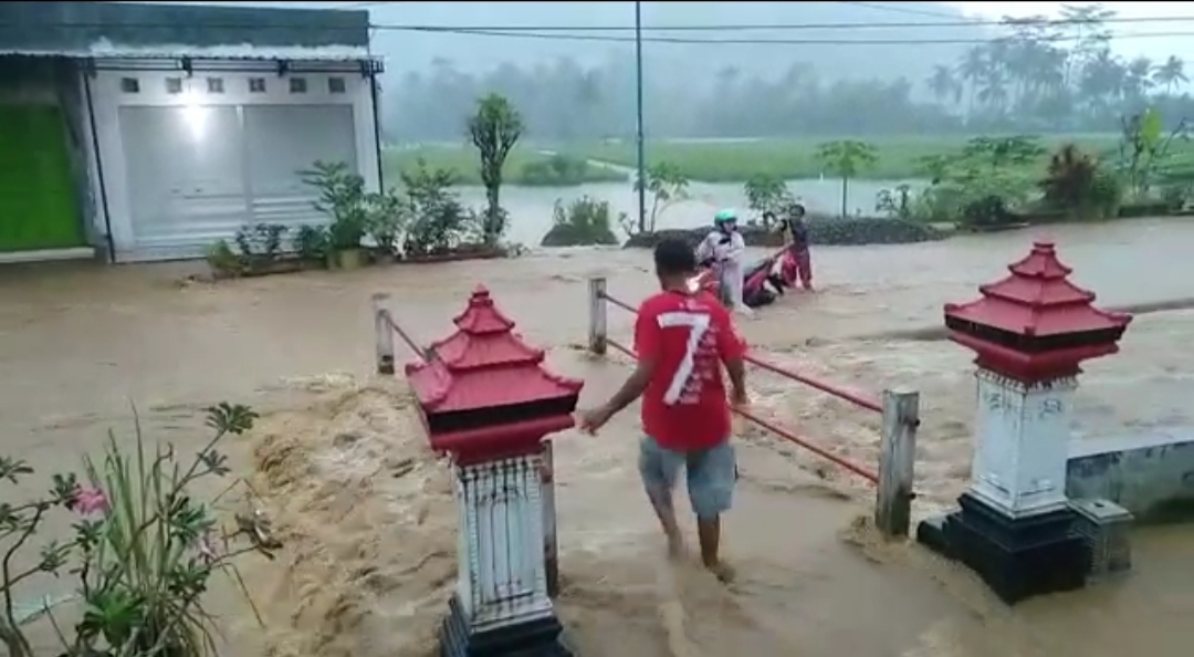 Banjir Melanda Dua Desa di Kabupaten Pacitan