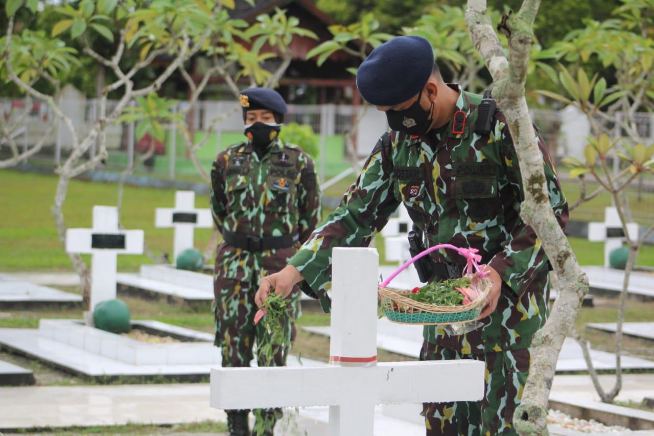 Sambut HUT Ke-76 Korps Brimob Polri, Brimob Kalteng Ziarah Taman Makam Pahlawan Palangka Raya