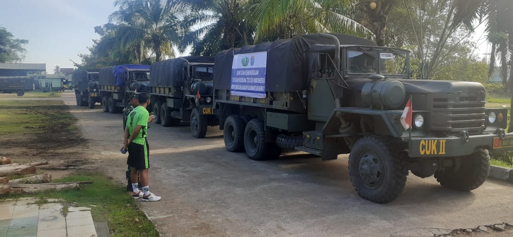 Gunakan Kendaraan Penarik Meriam, Bekangdam XII/Tpr Distribusikan 25 Ton Beras ke Wilayah Kapuas Hulu