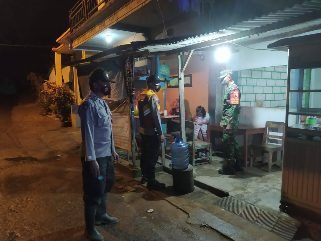 Cegah Kasus Covid 19 Naik, Koramil 0801/09 Sudimoro Patroli Malam Hari Laksanakan Himbaun Prokes