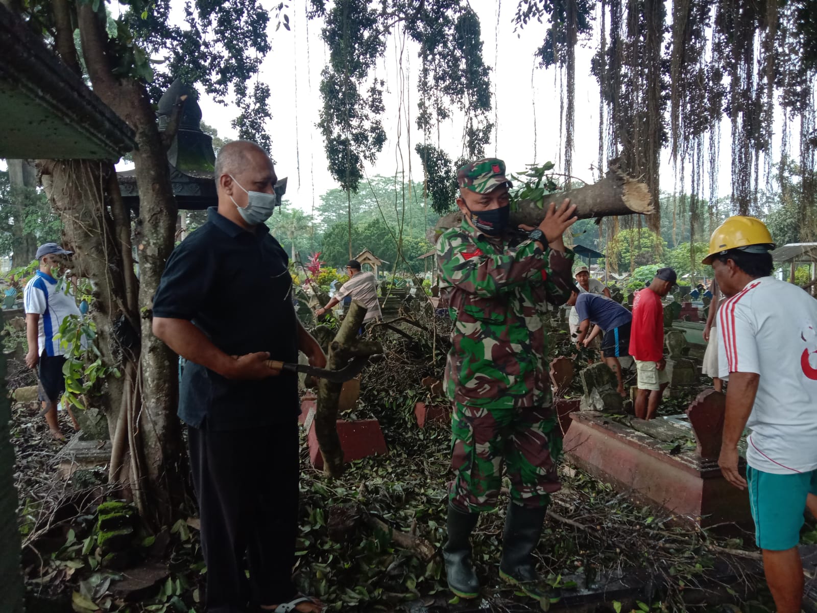 Kerja Bakti Sarana Memperkuat Kemanunggalan TNI Dengan Rakyat