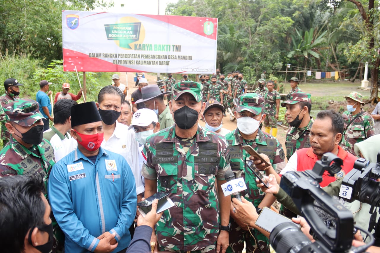 Pangdam XII/Tpr Tinjau Karya Bakti TNI Guna Percepatan Pembangunan Desa Mandiri